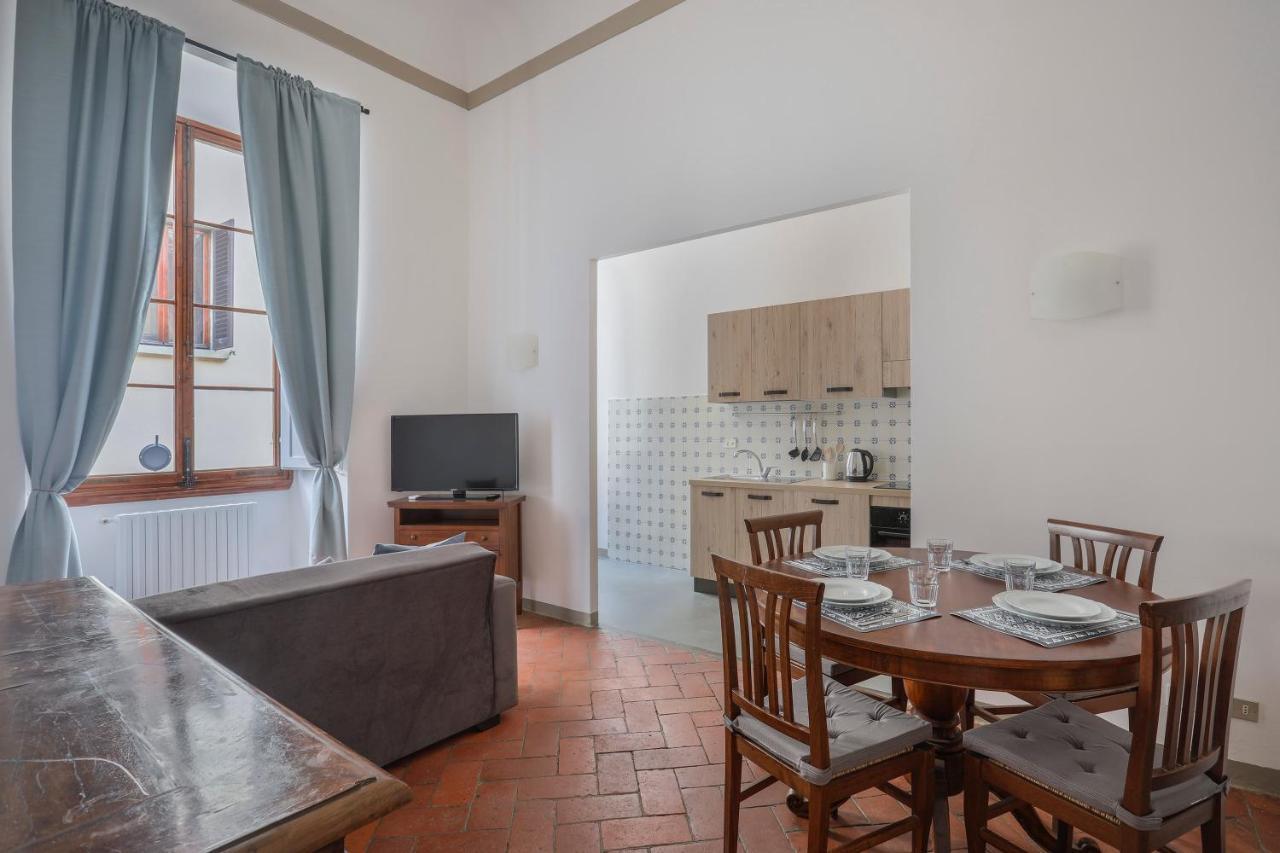 In Florence's Heart: Via Delle Seggiole Apartamento