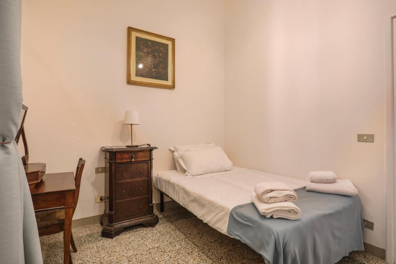 In Florence's Heart: Via Delle Seggiole Apartamento